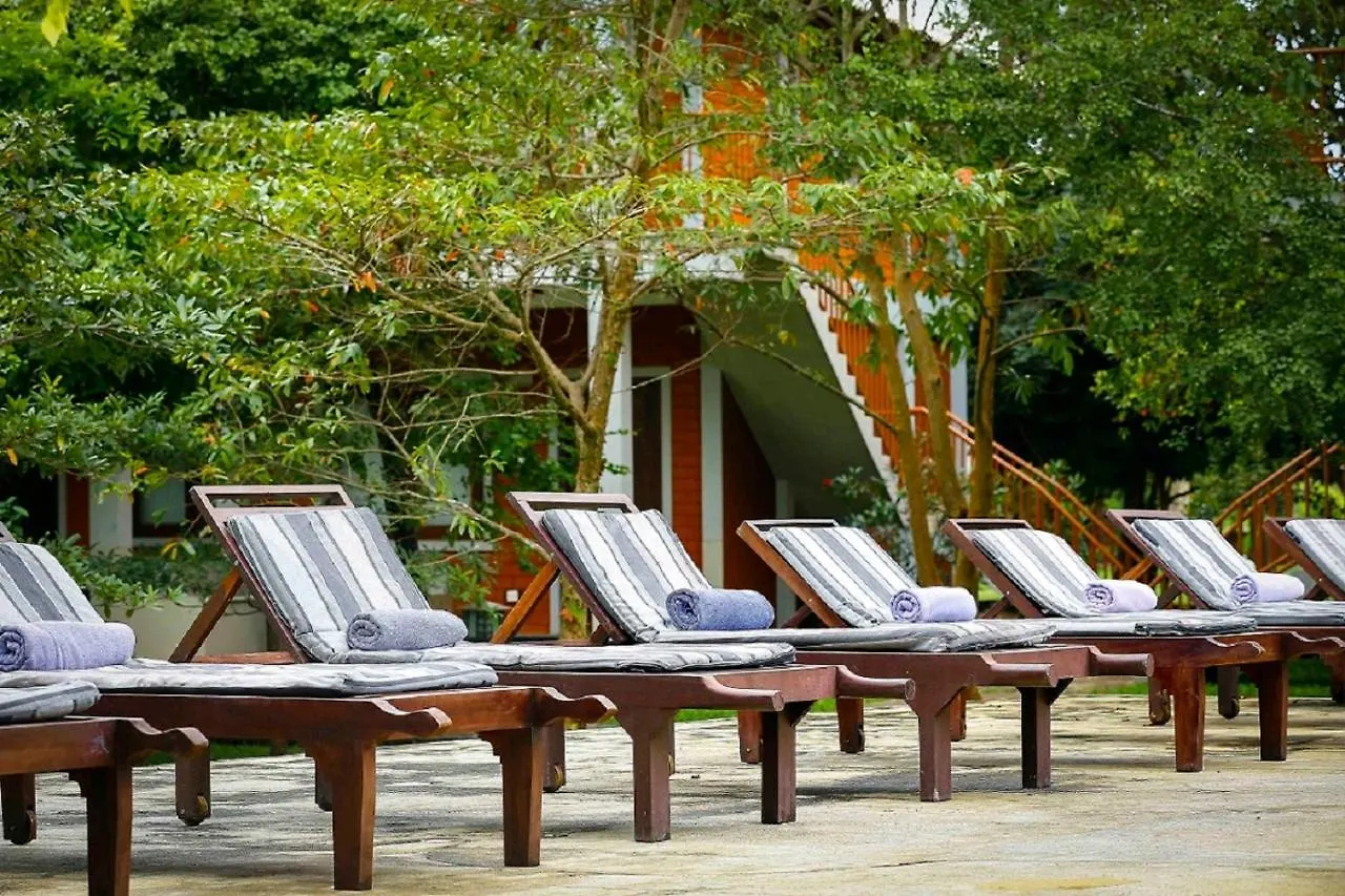 Habarana Lake Resort Sigiriya Hotel